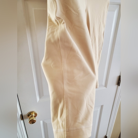 Lululemon Align HR Crop 17" Prosecco PSCO Beige Leggings Pant Women's Size 10 - Picture 6 of 8